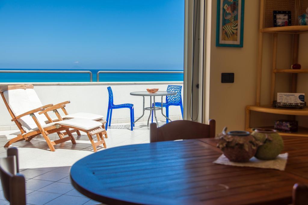 Apartment La Terrazza Sul Mare Di Ulisse Sant'Agata di Militello